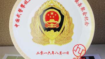 老兵退伍礼品定制陶瓷纪念盘定制
