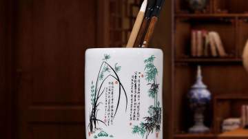 定做景德镇陶瓷笔筒，毕业季纪念品笔筒套装