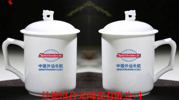 陶瓷带盖办公茶杯加字，办公会议杯定制