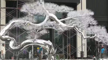 吉林大型室外不锈钢雪松雕塑 定制观景松树摆件