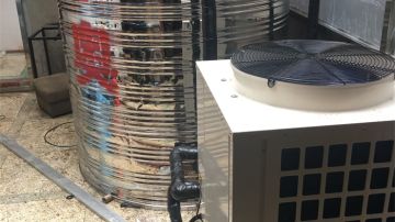 卓奥承接美容院足疗店空气能热水工程
