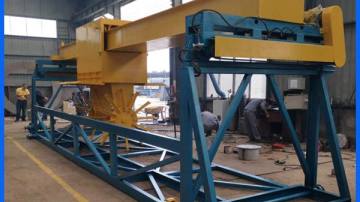 贵州猪粪发酵翻堆机价格-4米好氧发酵零排放遥控翻耙机