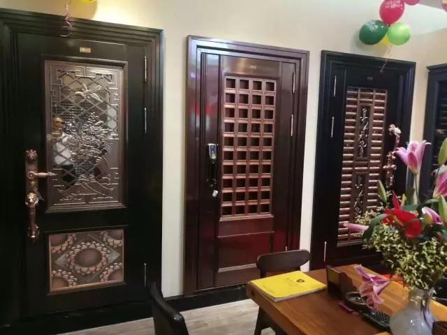 盾卫士仿古铜门广州南岸路店隆重开业，装修豪华，精品荟萃！