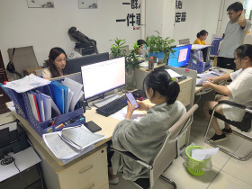 加班加点忙工作——客服部全心全意为客户服务!