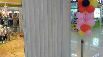 苏州窗口折叠门，普通折叠门，苏州pvc折叠门批发厂家
