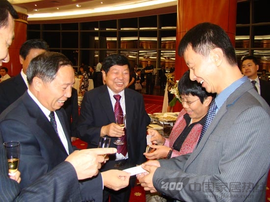 步正发沈阳家博会题词助威 心系老工业基地振兴发展 