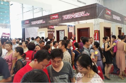 大自然德森堡木门强势推出六大支持 携手各大经销商共同创造财富神话 大自然德森堡木门强势推出六大支持 携手各大经销商共同创造财富神话