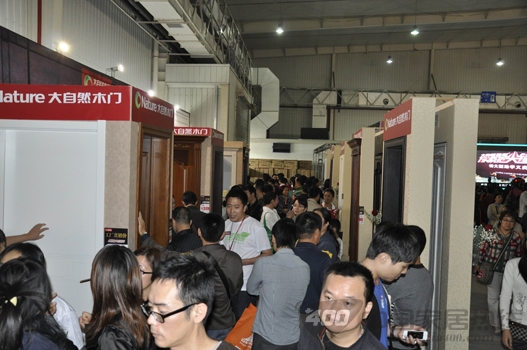 大自然木门 品质至上 防伪更放心