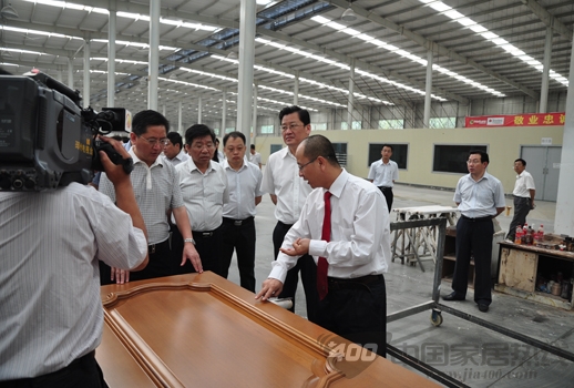 大自然木门：攻市场 先攻工厂建设