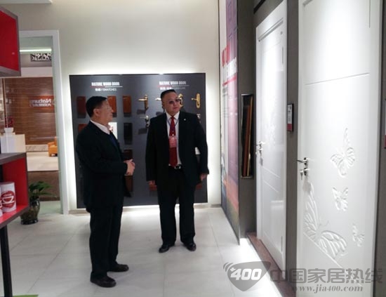 木门协会张国林会长参观 大自然木门 标准门店