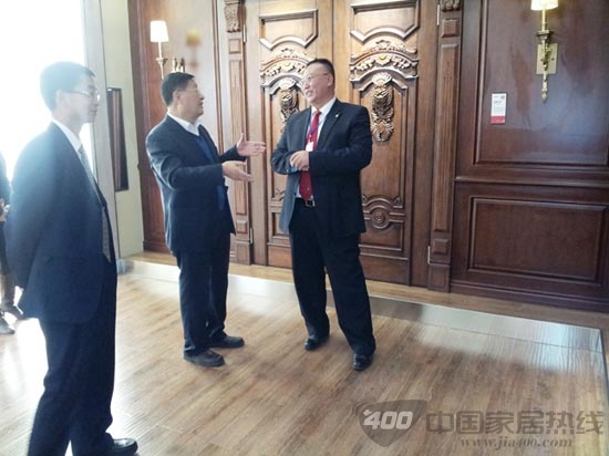 木门协会张国林会长参观 大自然木门 标准门店