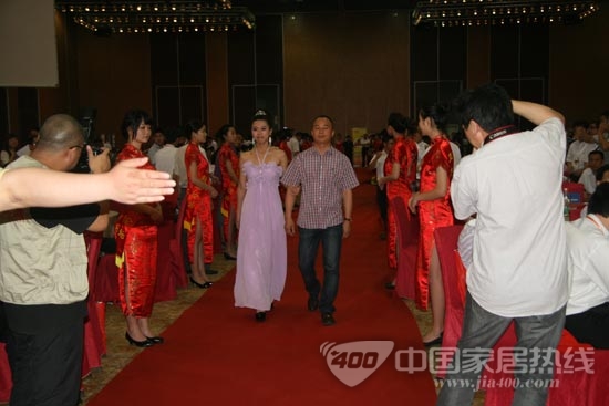 “华彩十年，企动未来”2012中国钢木门行业十周年庆典在广州盛大举行