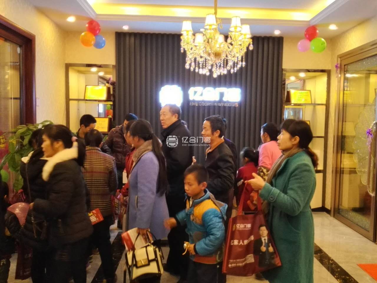 亿合门窗江西吉水门窗加盟旗舰店盛大开业,备受市民追捧! 亿合门窗江西吉水门窗加盟旗舰店盛大开业,备受市民追捧!