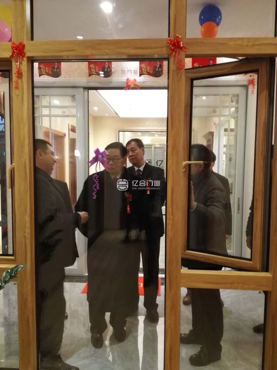 亿合门窗江西吉水门窗加盟旗舰店盛大开业,备受市民追捧! 亿合门窗江西吉水门窗加盟旗舰店盛大开业,备受市民追捧!