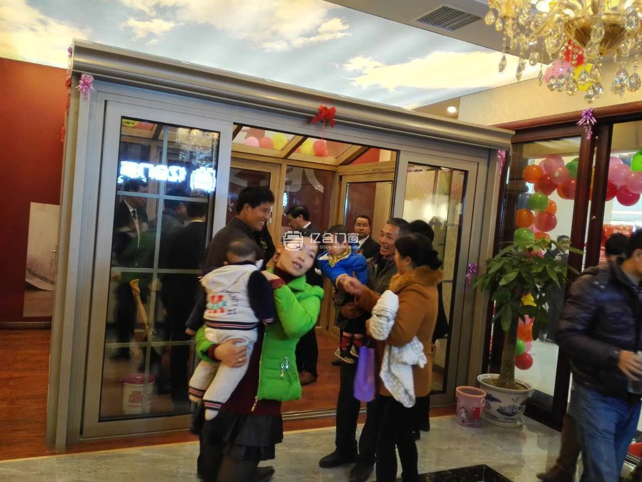 亿合门窗江西吉水门窗加盟旗舰店盛大开业,备受市民追捧! 亿合门窗江西吉水门窗加盟旗舰店盛大开业,备受市民追捧!