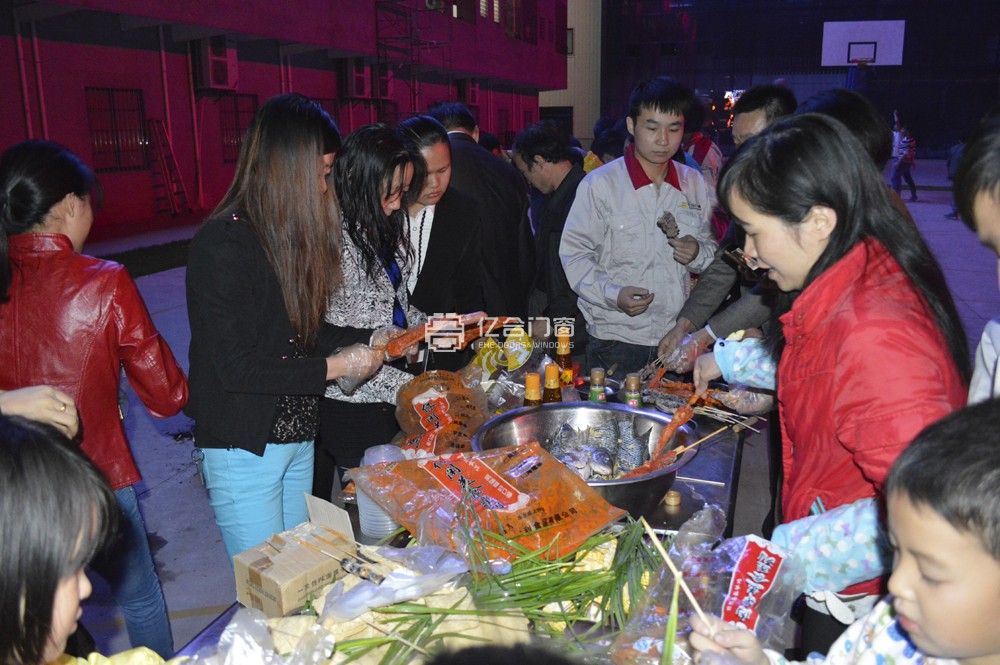 分享快乐 传递祝福：亿合门窗员工生日烧烤晚会温情上演！