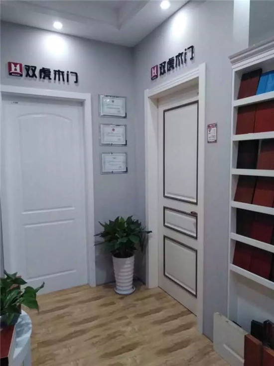 【虎声】是什么原因让从事十年木门行业的四川经销商选了双虎木门 【虎声】是什么原因让从事十年木门行业的四川经销商选了双虎木门