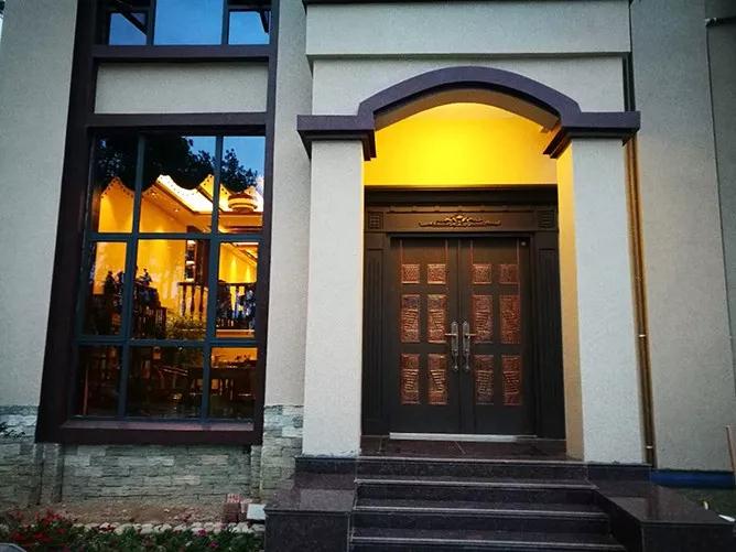 铸铝门与地板家具颜色如何搭配