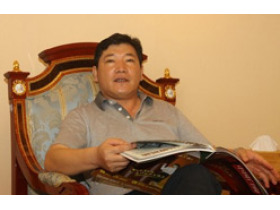 冠牛木业董事长庞军 