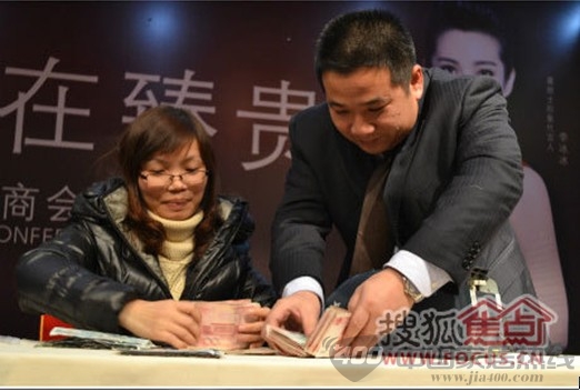 嘉丽士墙纸厂家：剑指墙纸软装 经销商火热追捧