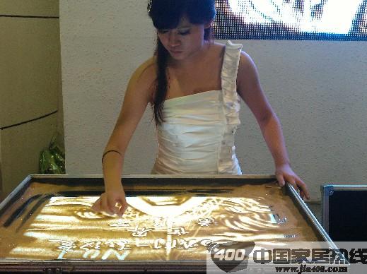 2012广州建博会诺维家衣柜创意沙画吸眼球