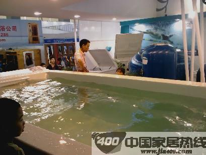 广州建博会变身游泳馆 威浪仕卫浴现场打造游泳池