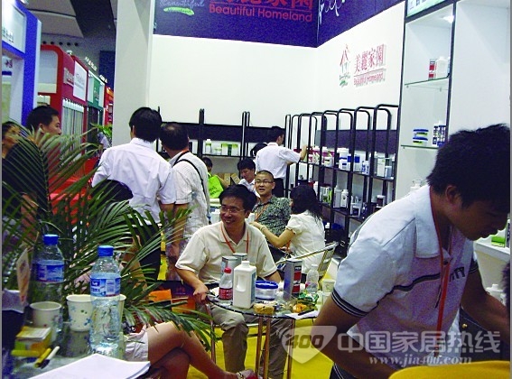美丽家园：致力做墙纸辅料行业领头羊