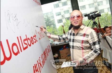 富嘉墙纸专卖店杨昕：与企业实现“双赢”