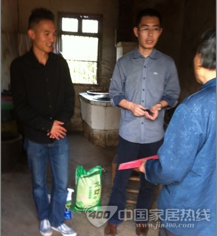 兰卡壁纸2012感恩中国行南京站 关爱孤寡老人继续前行 