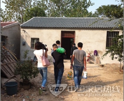 兰卡壁纸2012感恩中国行南京站 关爱孤寡老人继续前行 