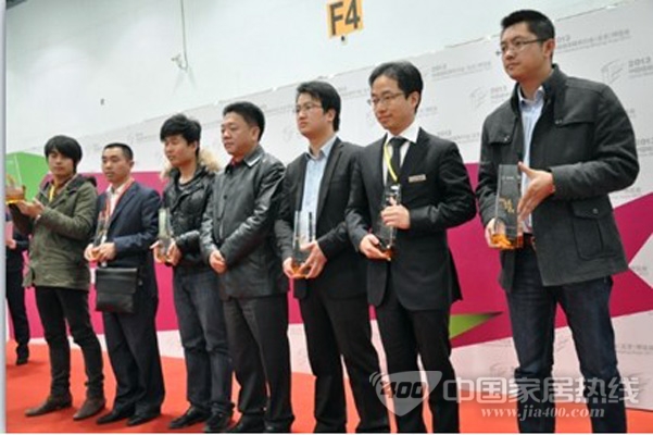 墙纸墙布博览会第一天，蒂凡尼壁纸展会吸引众多加盟商