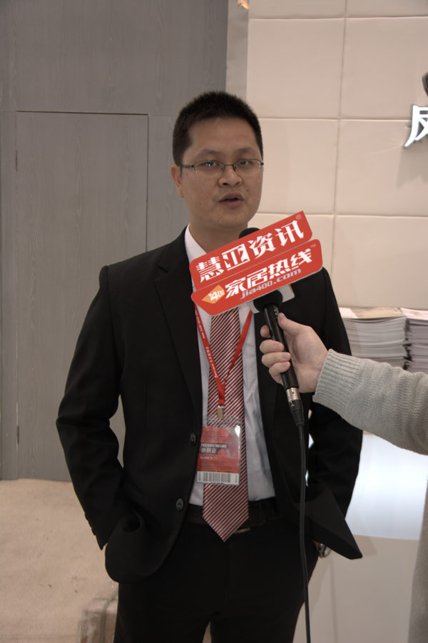 凤凰墙纸：一城一店，加深厂商合作