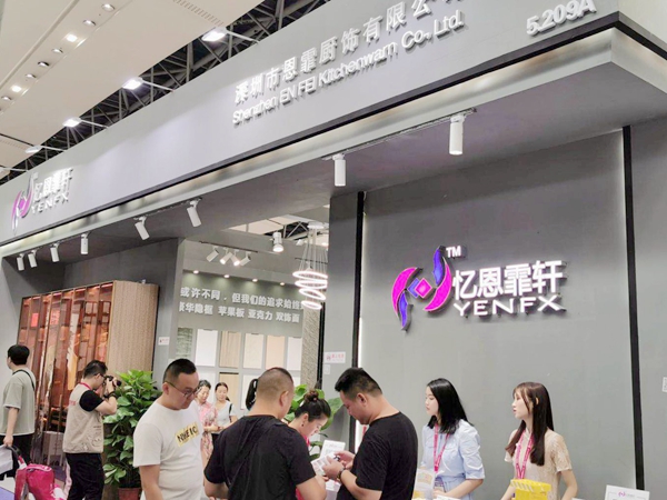 2019中国建博会(广州)|忆恩霏轩衣柜谭文亮:云影系列是极简轻奢的代名词 2019中国建博会(广州)|忆恩霏轩衣柜谭文亮:云影系列是极简轻奢的代名词
