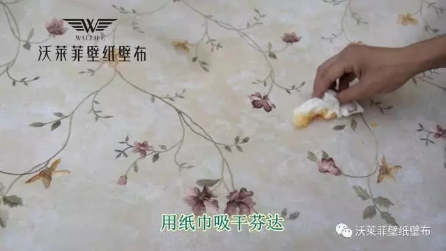 沃莱菲无缝墙布产品防水防污除污色牢度现场测试