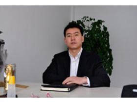 致盛墙纸布艺董事长 李兴东