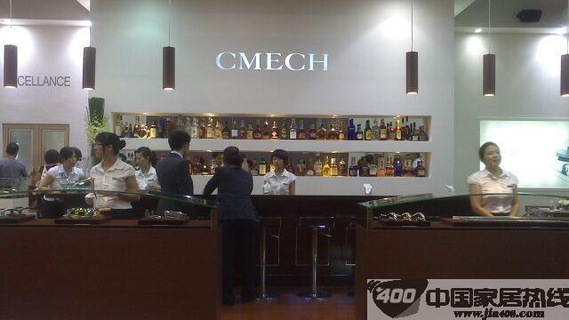建博会现场：当红酒和美女一起降临在希美克门窗