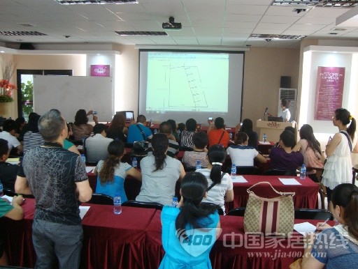 2012年伊莎莱新品发布暨专卖店交流会圆满举行