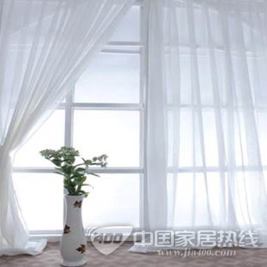 看窗纱摆动的姿态 尽显自然和谐家居风格