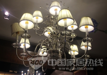 多莫斯吊灯：奢华与典雅