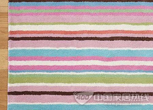 女孩香闺装点好选择:条纹地毯 女孩香闺装点好选择:条纹地毯