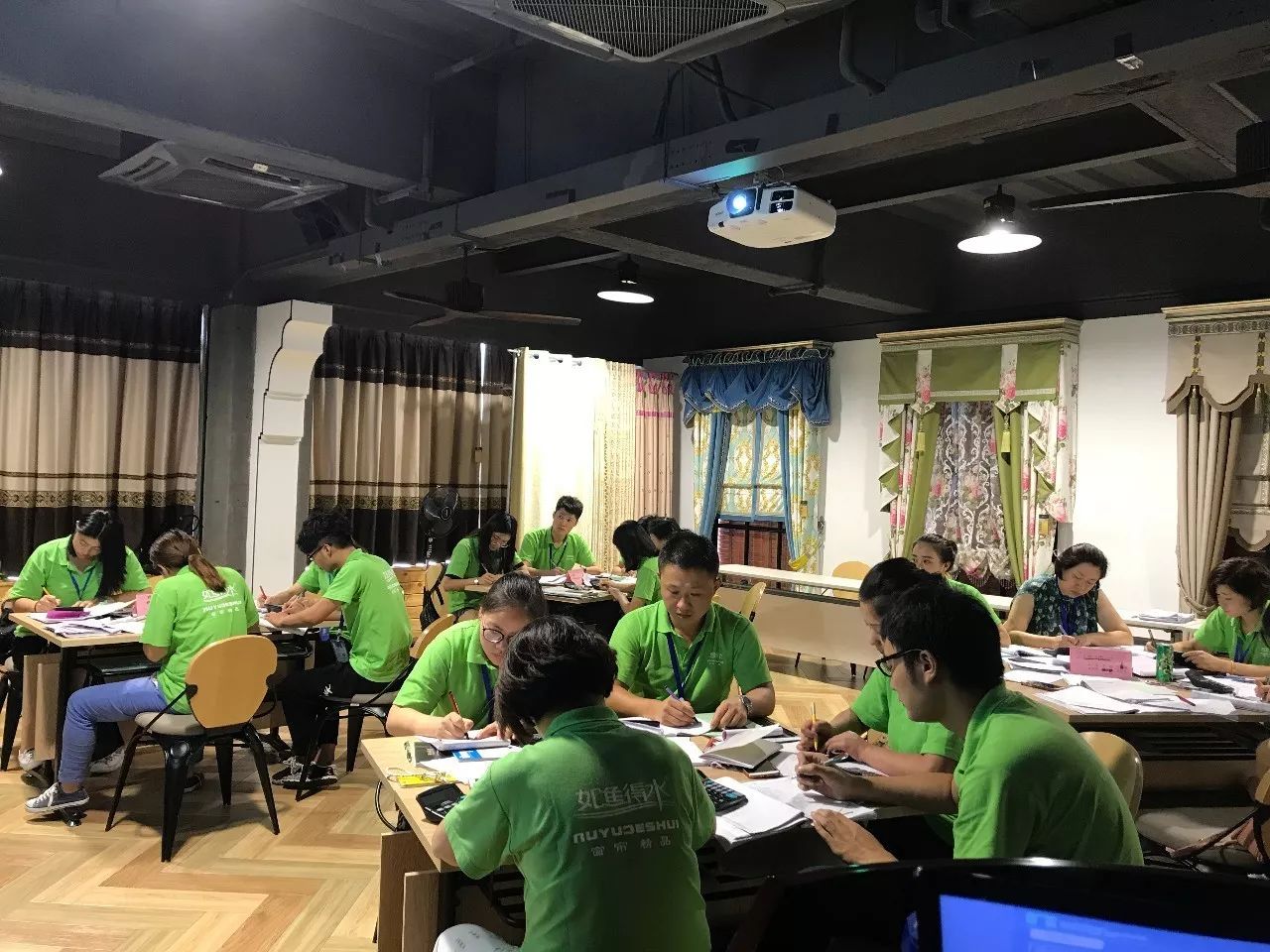 挑战自我,突破自我——如鱼得水第3届导购精英班圆满落幕 挑战自我,突破自我——如鱼得水第3届导购精英班圆满落幕
