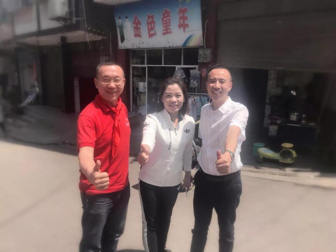 感恩曾经的员工及社会公益人士，赴古蔺康乐小学进行爱心传递！