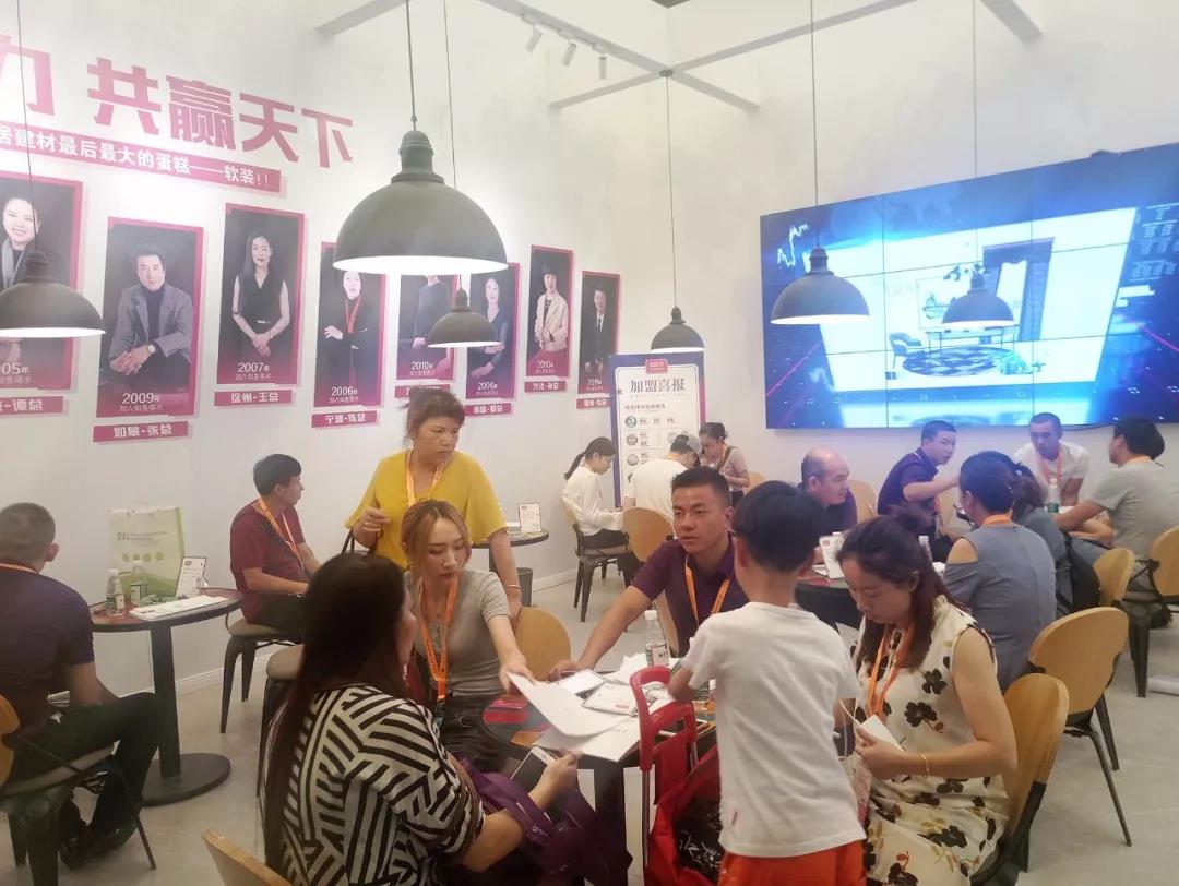 如鱼得水震撼亮相上海国际墙纸布艺软装展