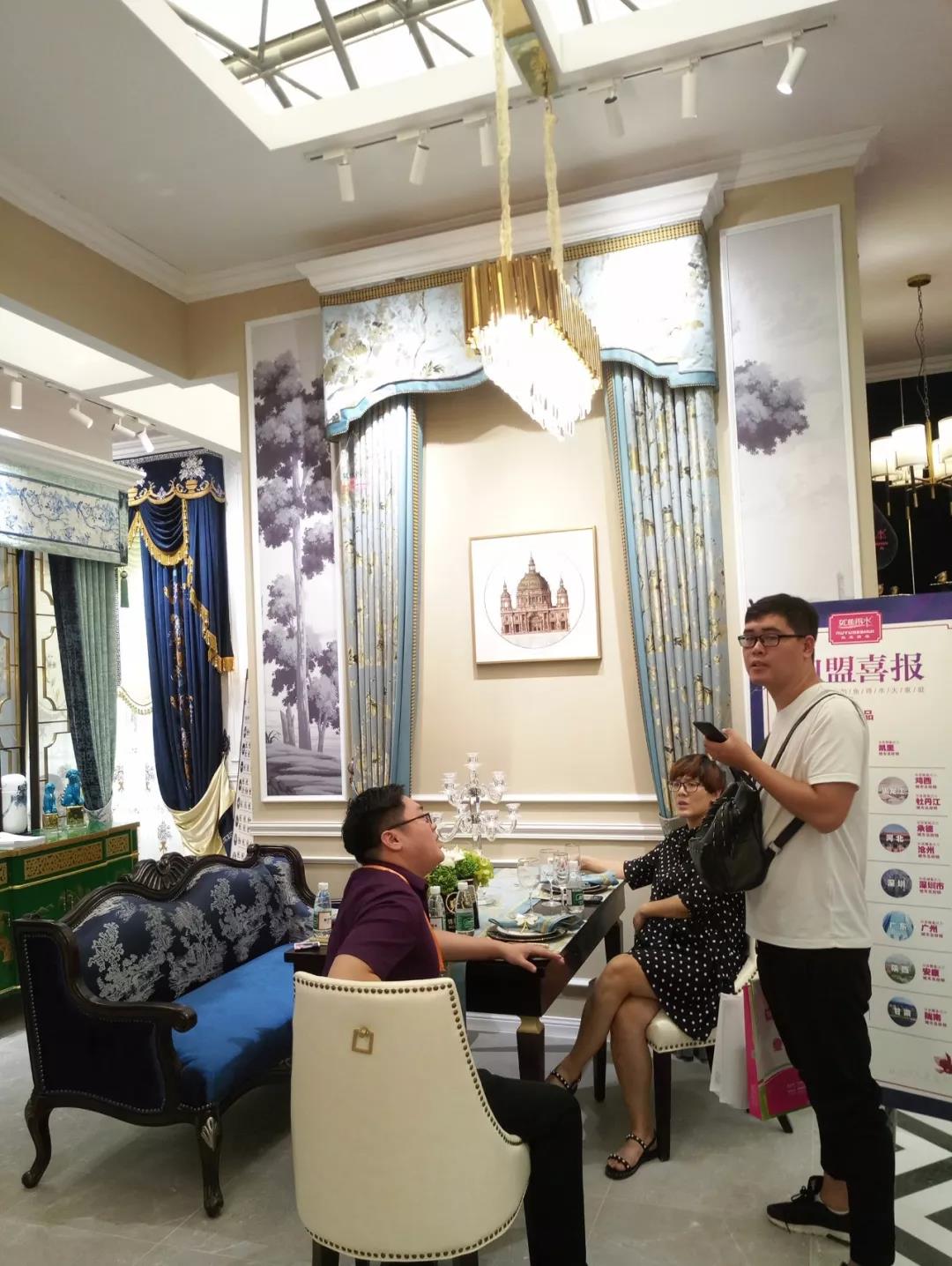 如鱼得水震撼亮相上海国际墙纸布艺软装展
