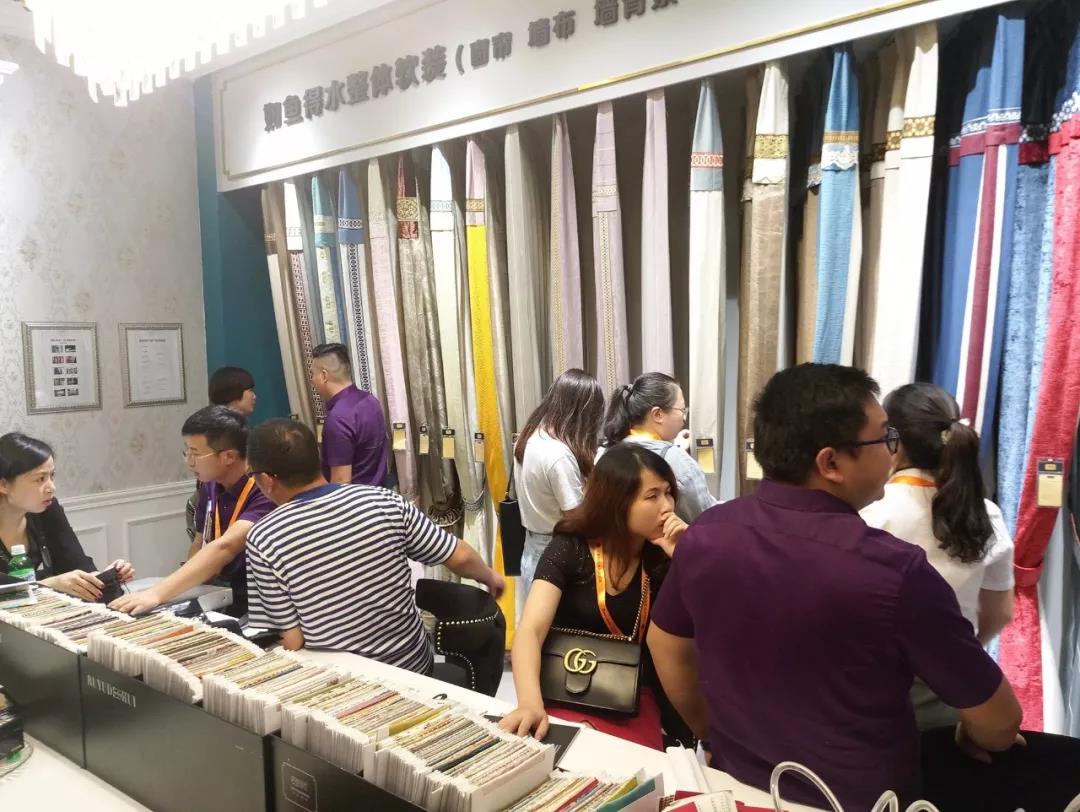如鱼得水震撼亮相上海国际墙纸布艺软装展