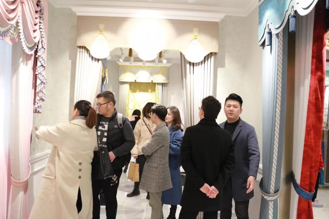 垂工艺只是标配，西装工艺窗帘精品——如鱼得水《溢彩》品牌发布圆满召开