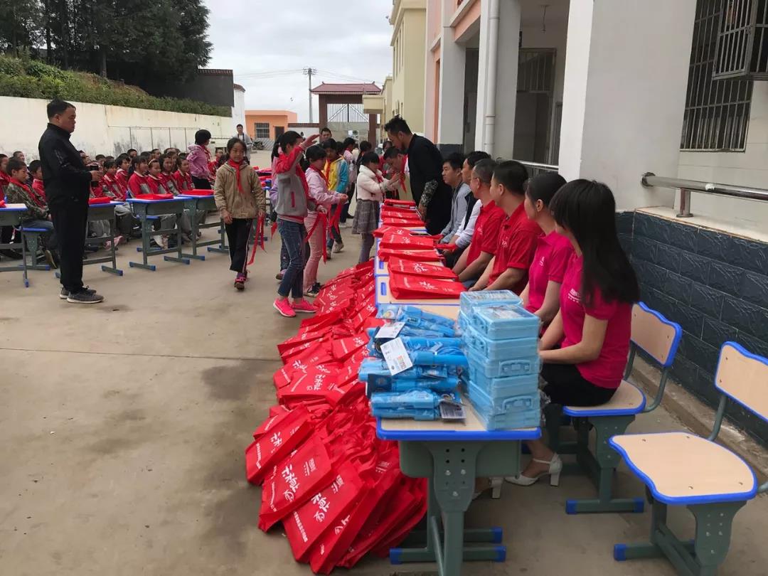 偏远山区,让爱传递更远——鱼跃公益云南行第一站:云瑞完小 偏远山区,让爱传递更远——鱼跃公益云南行第一站:云瑞完小