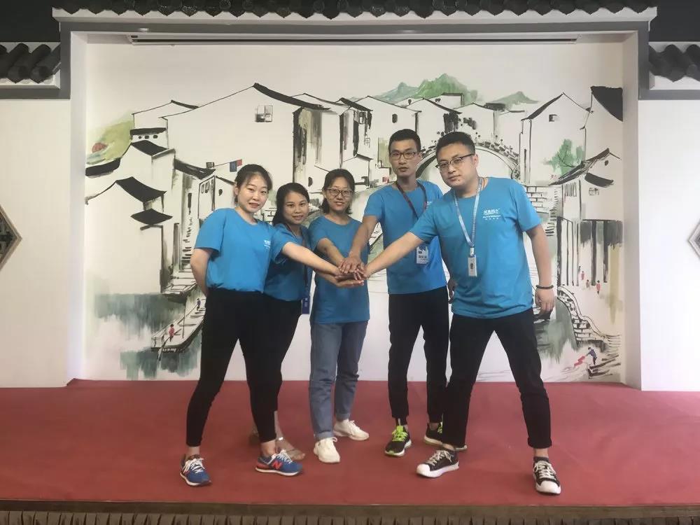 热烈祝贺商学院第99届导购精英班圆满结业！