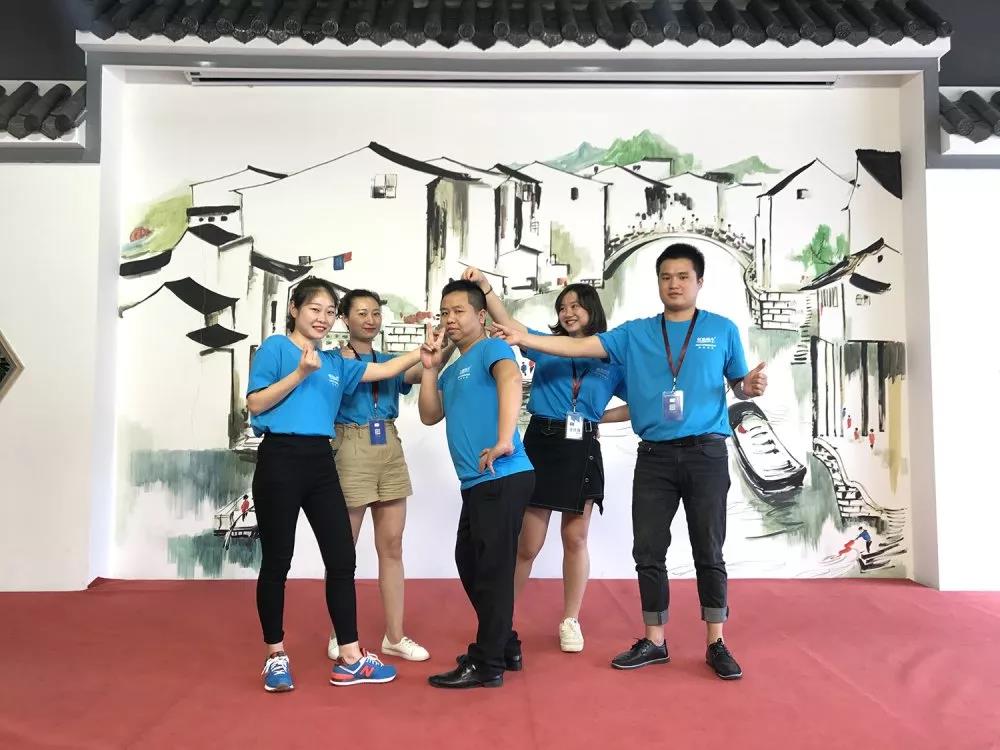 热烈祝贺商学院第99届导购精英班圆满结业！