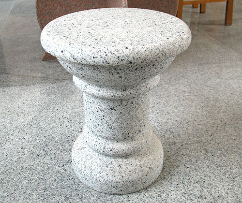 光辉石桌石椅